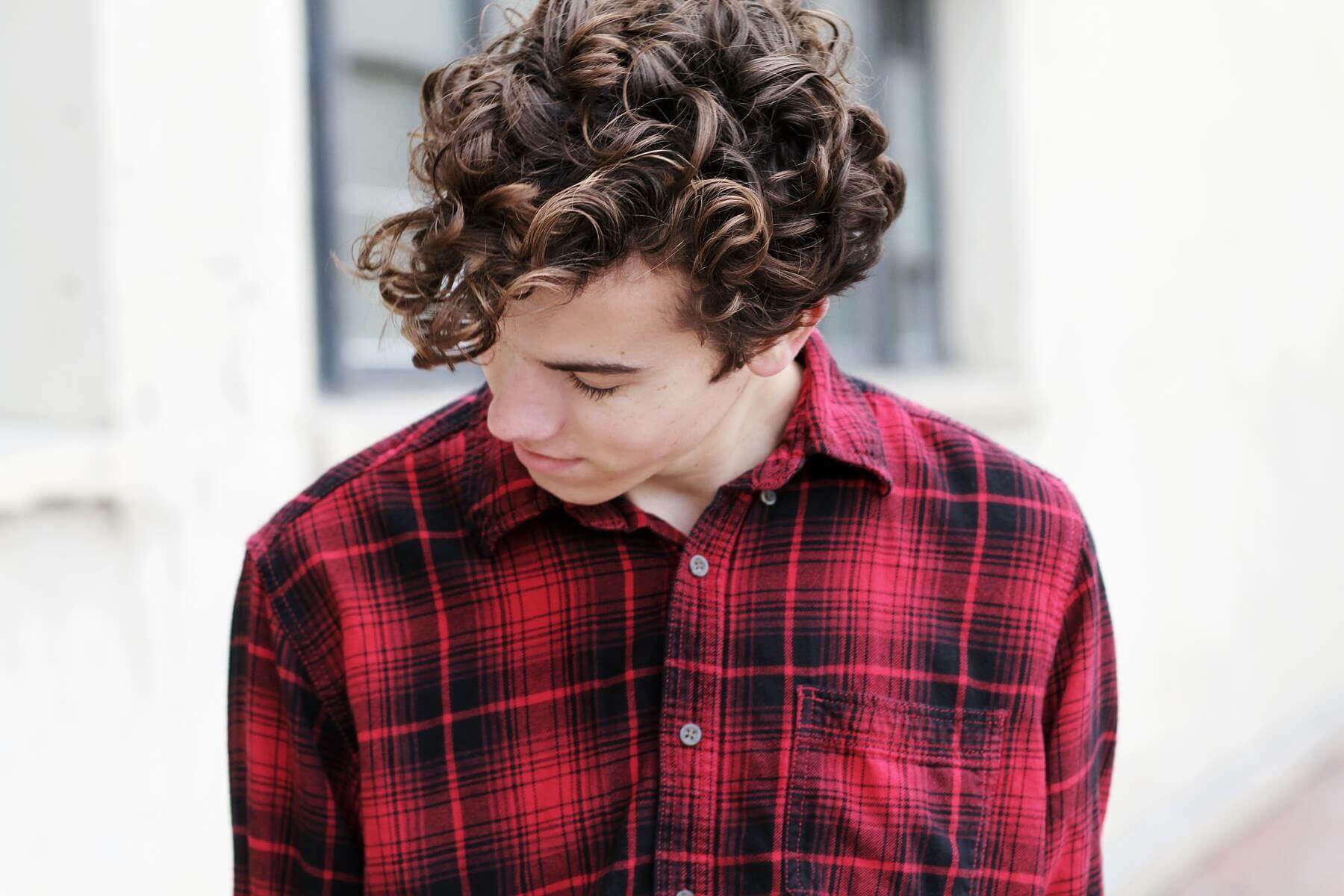 curly-hair-dont-care_t20_z218X4 (1)
